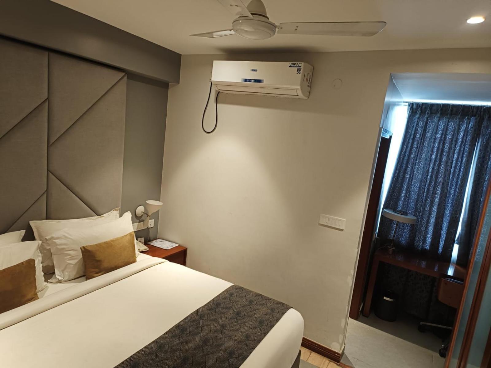 De Mandarin Hotel Bangalore Luaran gambar